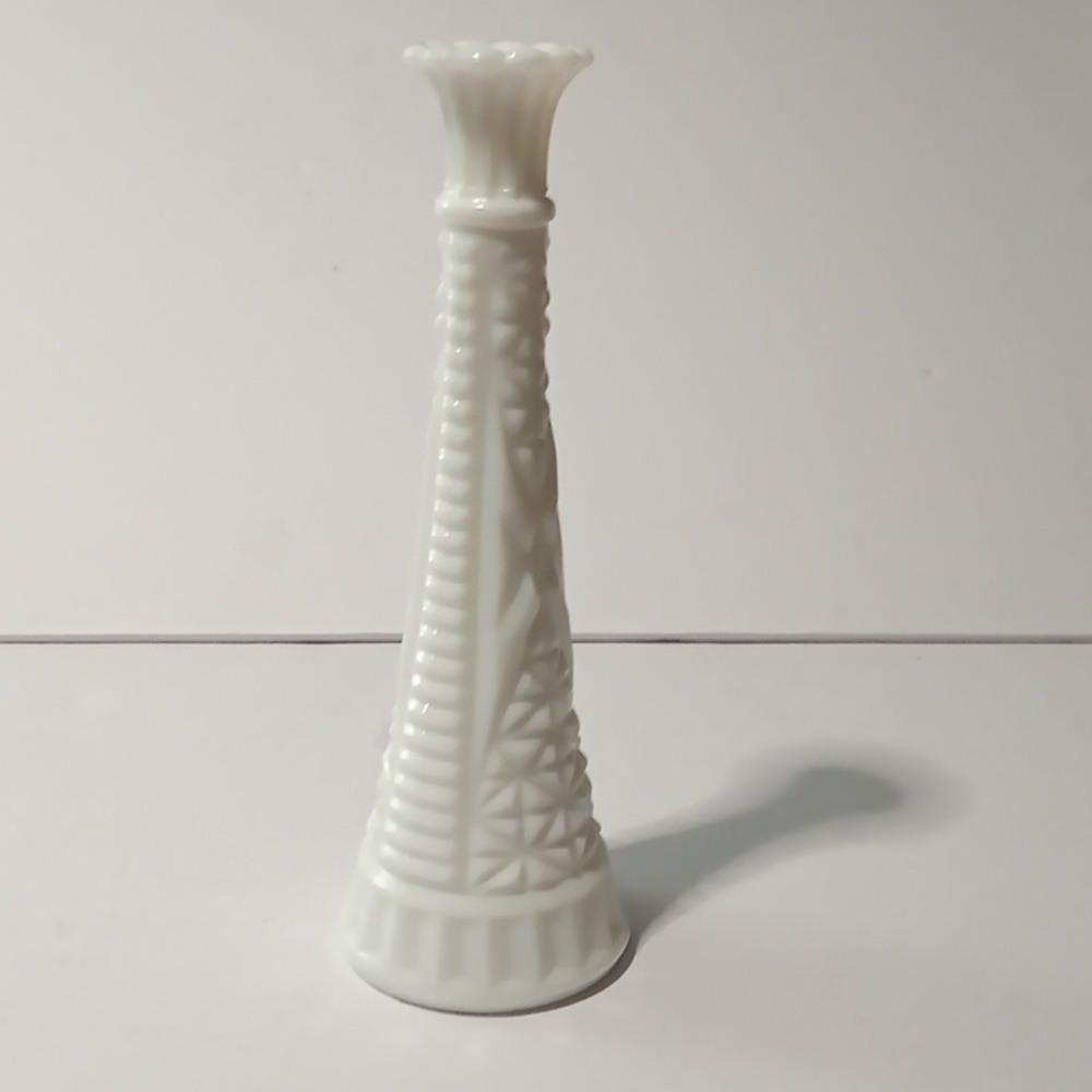 Vintage MCM Mid-Century Anchor Hocking Milk Glass Bud Vase Stars and Bars 9 Inch - Picture 4 of 7